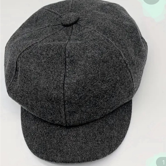 Accessories - Women's Grey Beret Hat, Comfortable And Lightweight. NWOT